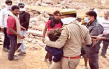 प्रयागराज में काेल्ड स्टाेरेज गिरा : 8 की माैत